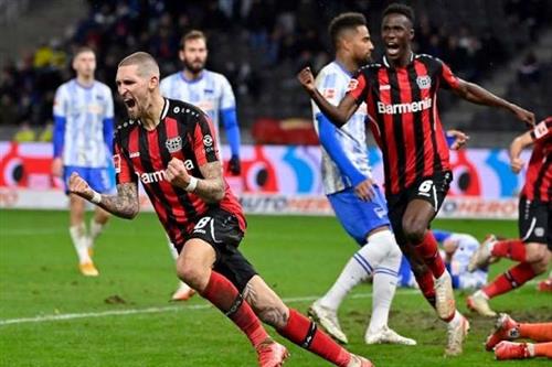 B. Leverkusen contre Hertha Berlin
