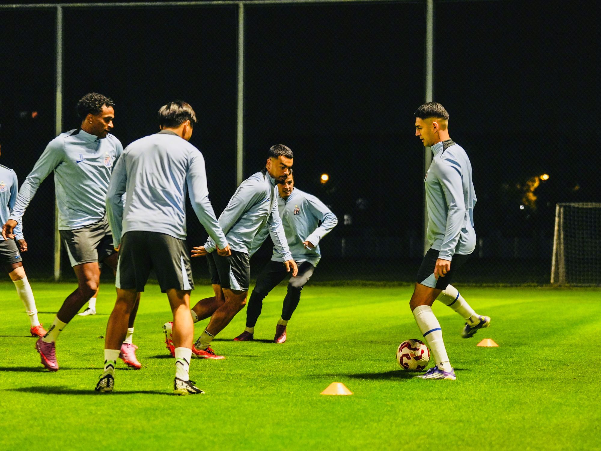 La première équipe de Shenhua regroupée aujourd'hui, Liu Chengyu et Yang Haoyu feront rapport à l'équipe masculine de football U22