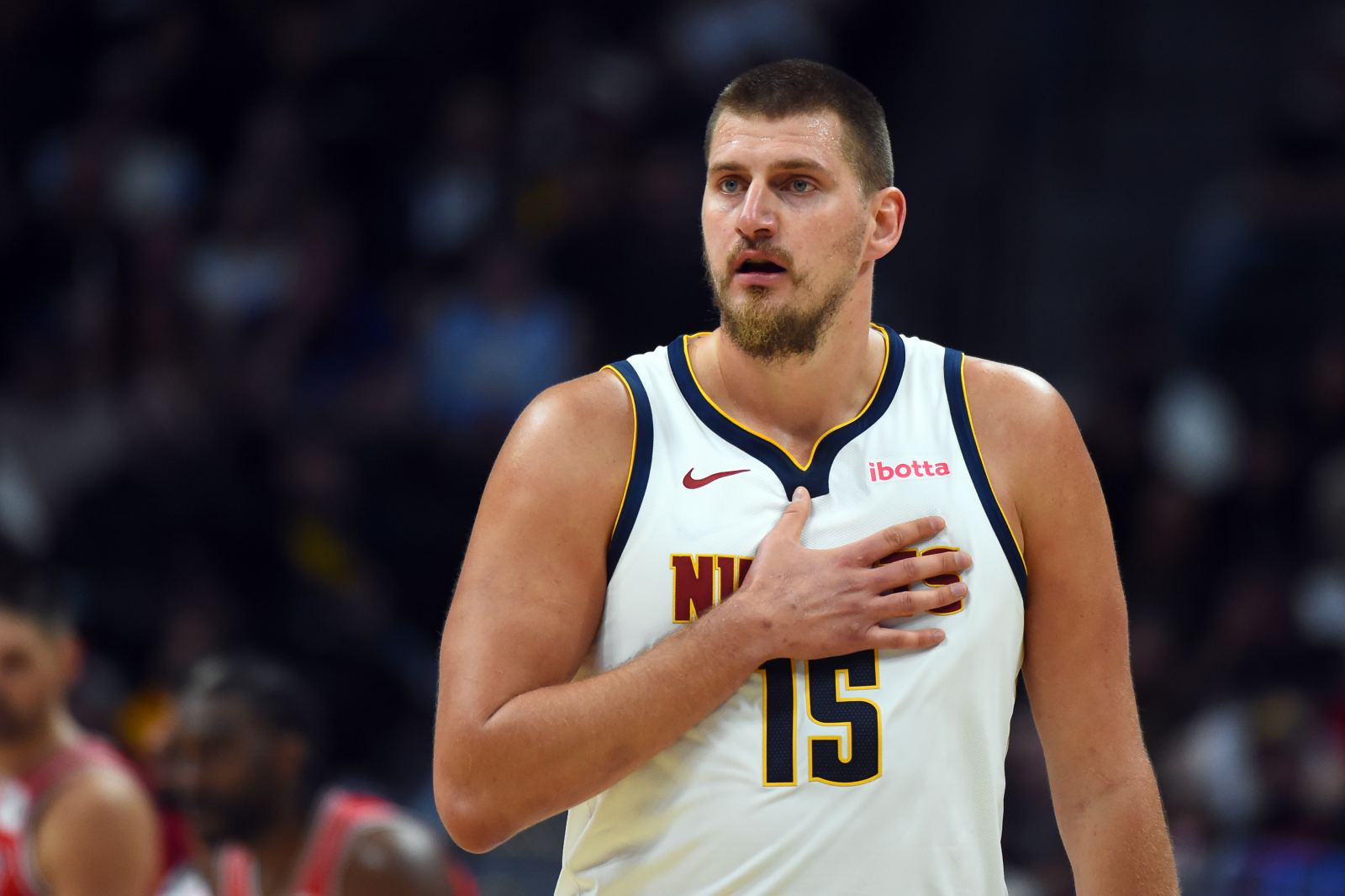 Jokic a joué 9 minutes au premier quart-temps avec 0 tir et 0 point, et 7 passes décisives en un seul quart-temps.