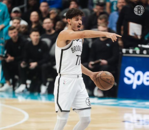 Recommandation officielle des Nets : 19 ans et 191 jours ! Ben Saraf devient titulaire pour la deuxième année de l'histoire des Nets
