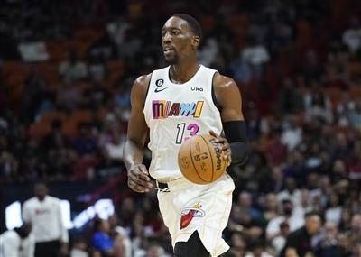 Le sens du contrôle du ballon de toute l'équipe a explosé ! Cinq joueurs ont marqué à deux chiffres dans la mi-temps et le Heat a marqué 86 points