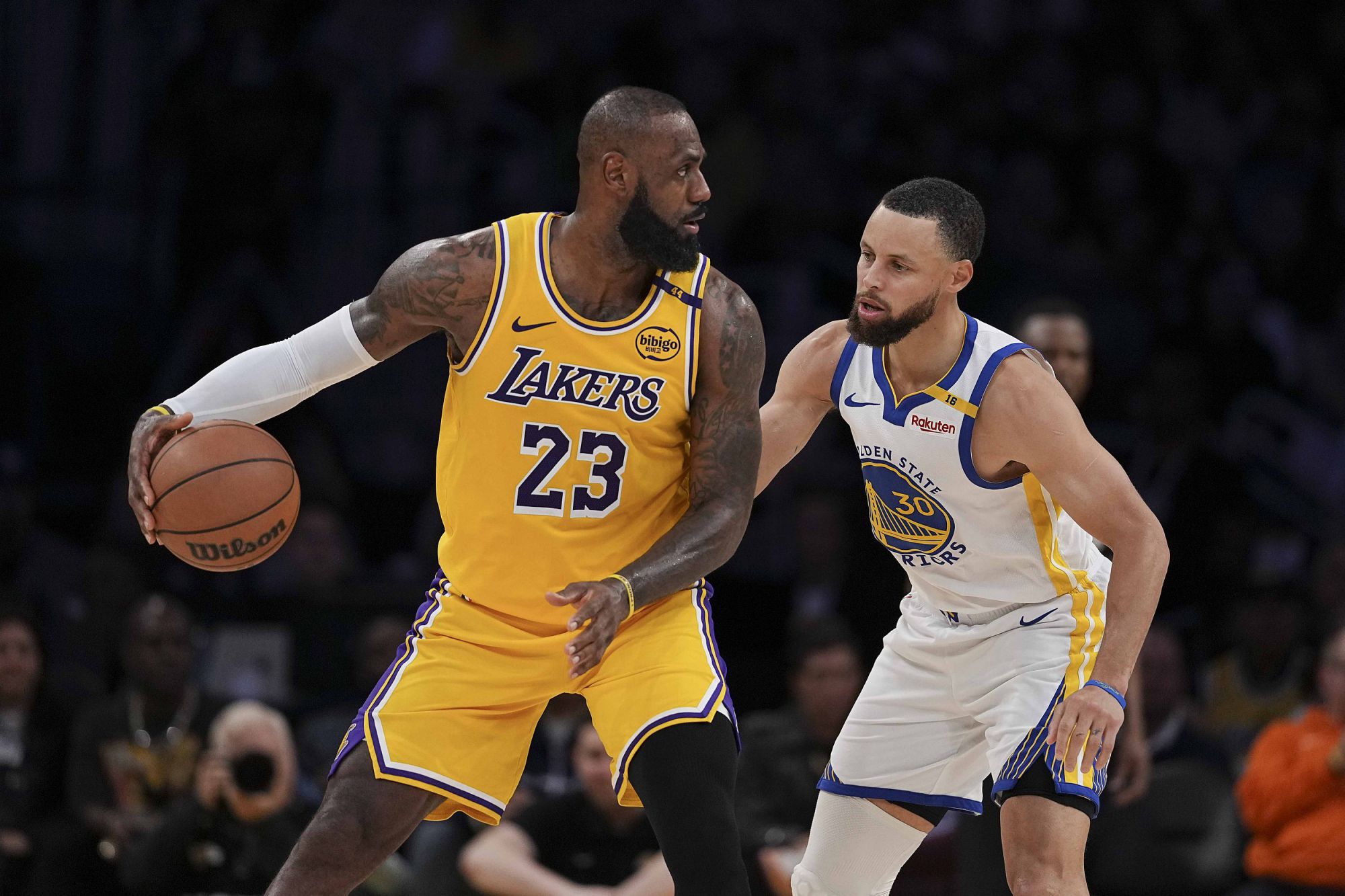 Les médias américains font le point sur le classement des revenus des joueurs cette saison : James, Curry et Durant se classent parmi les trois premiers