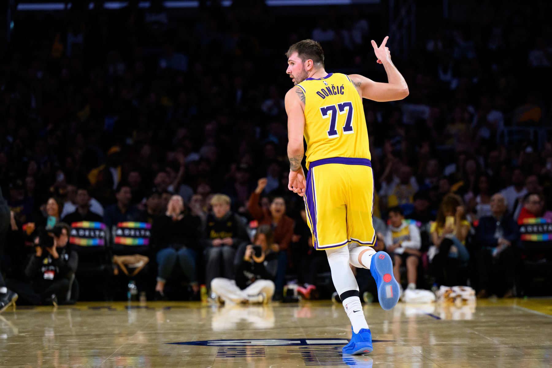L'attaque a été poussive au premier quart-temps ! Les Lakers n'ont marqué que 18 points sur 2 des 7 tirs à trois points.