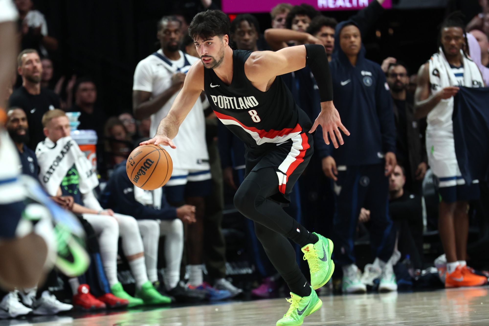 Contrôle de balle chaud! Avdija a marqué 11 points sur 4 tirs sur 4 au premier quart, menant l'équipe avec 5 points.