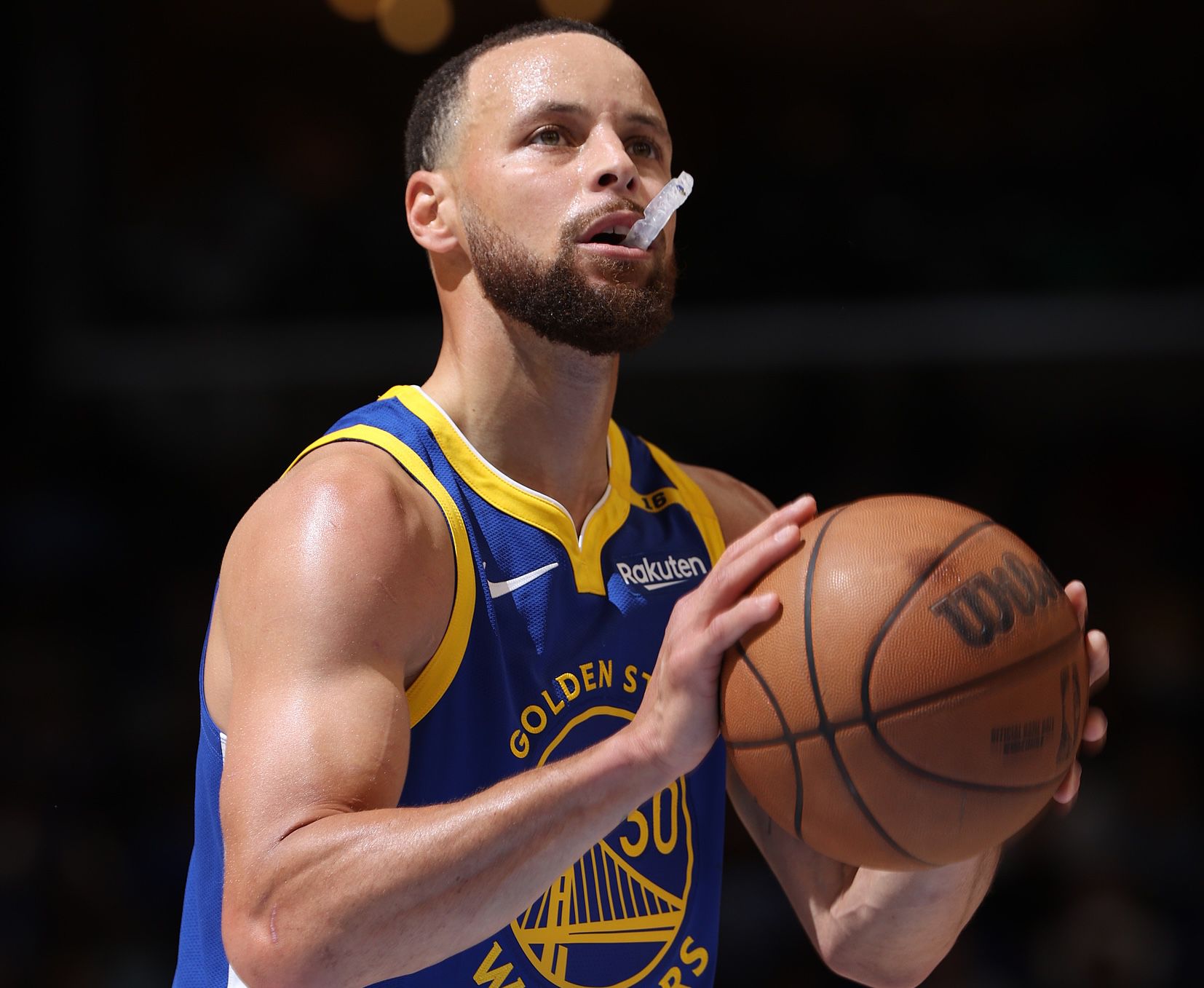 Restez fort avec la vieillesse ! Curry est devenu le meneur le plus âgé de l'histoire de la NBA à marquer 45 points lors de deux matchs consécutifs.